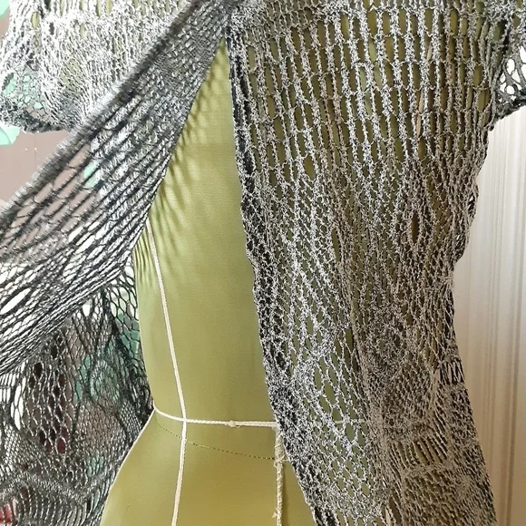 BELLA D Open Knit Pullover Top Open Back Size Medium - Picture 9 of 12